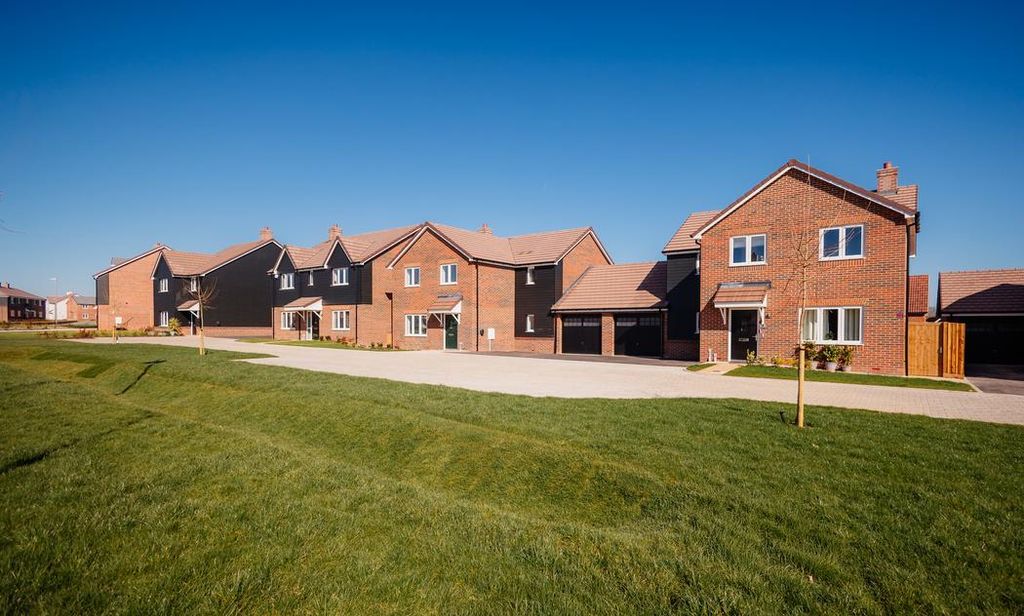 Property photo 1 of 8 Dandara - Zoopla -