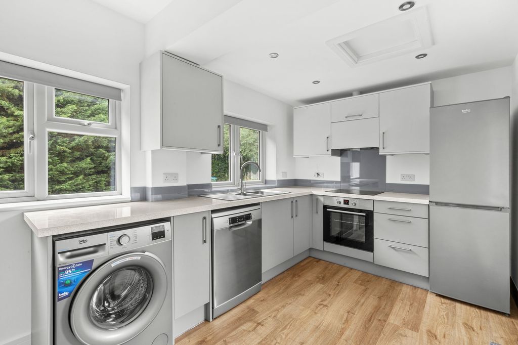 Property photo 2 of 10 Kitchen