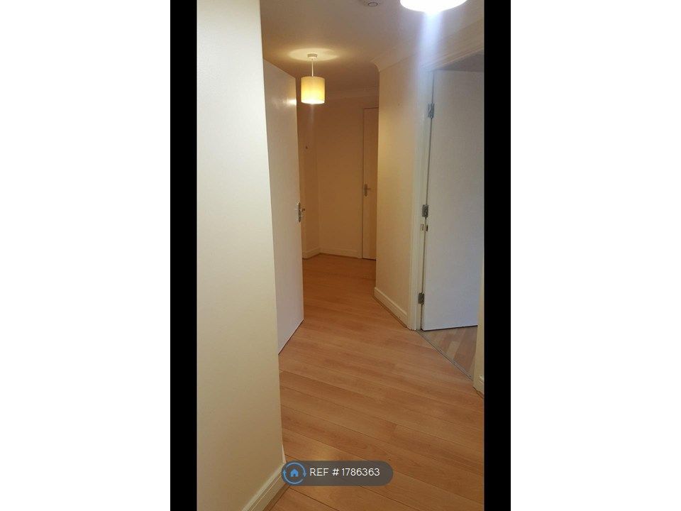 Property photo 3 of 14 Corridor