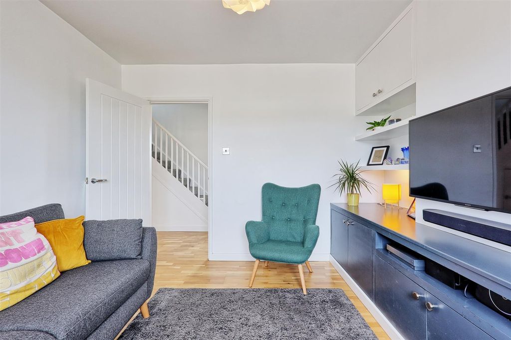 Property photo 3 of 24 Img_3072_3_4_Easyhdr-Interior3.Jpg