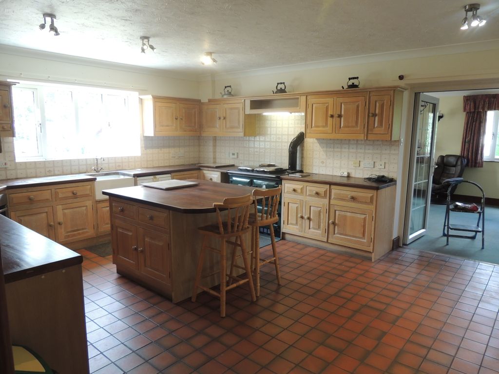 Property photo 2 of 28