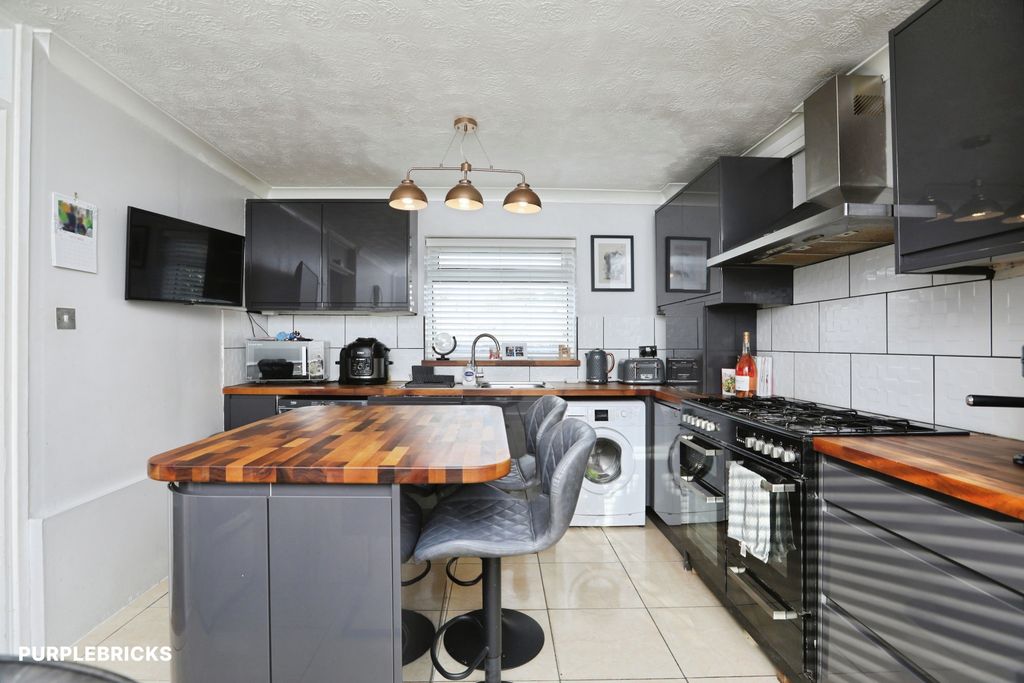 Property photo 3 of 15 Kitchen/Dining Room