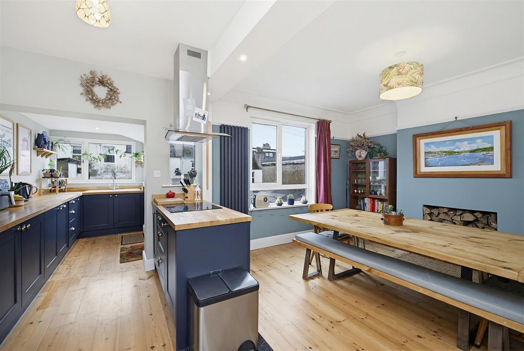 Property photo 3 of 21 Kitchen/Dining Room