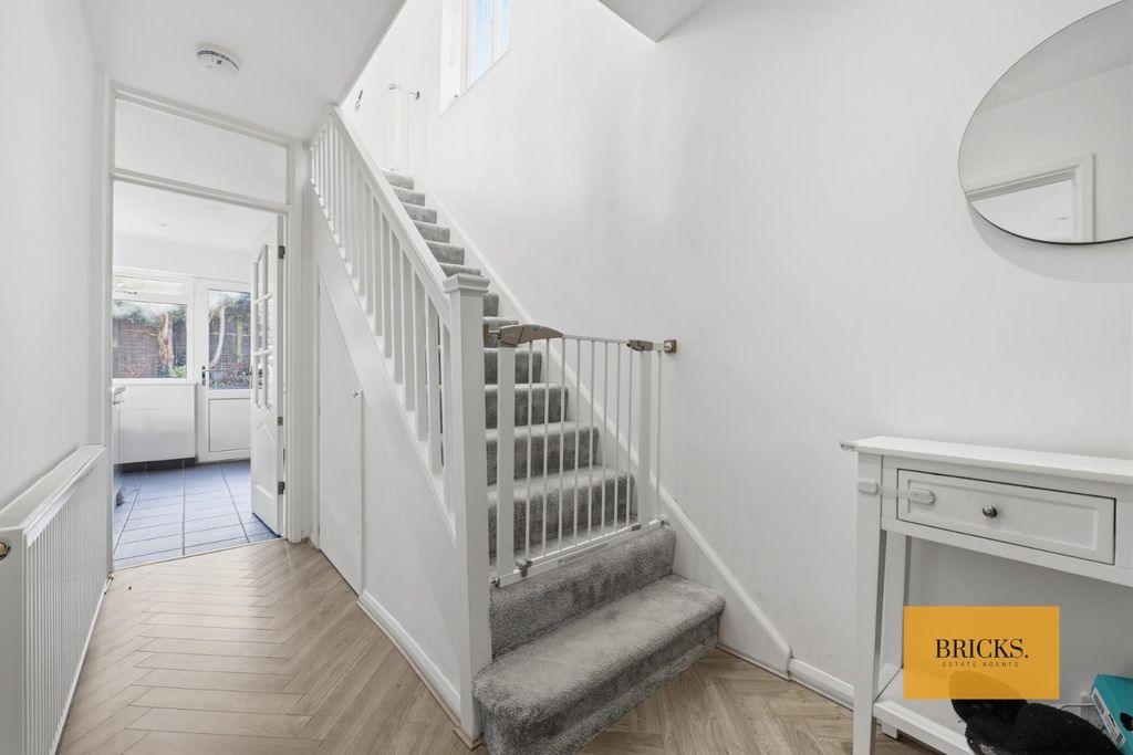 Property photo 2 of 27