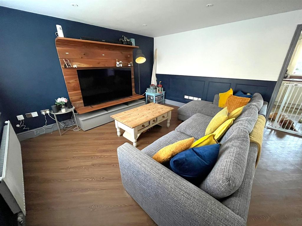 Property photo 2 of 18 Through Lounge Diner