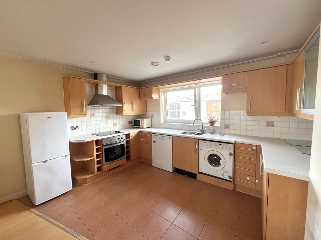 Property photo 3 of 14 Kitchen