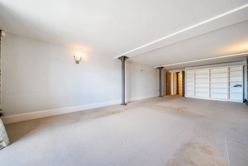 Property photo 3 of 17 Picture No. 02