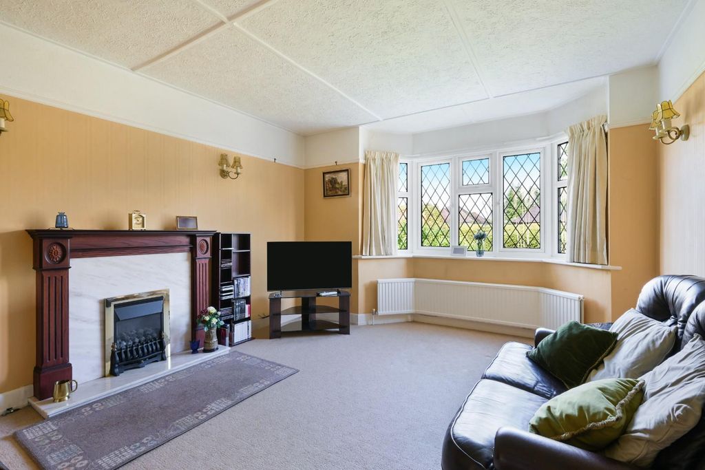 Property photo 3 of 15 Great Tattenhams
