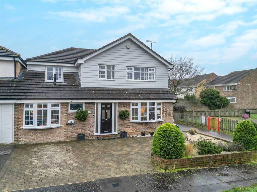 Property photo 1 of 21 Front