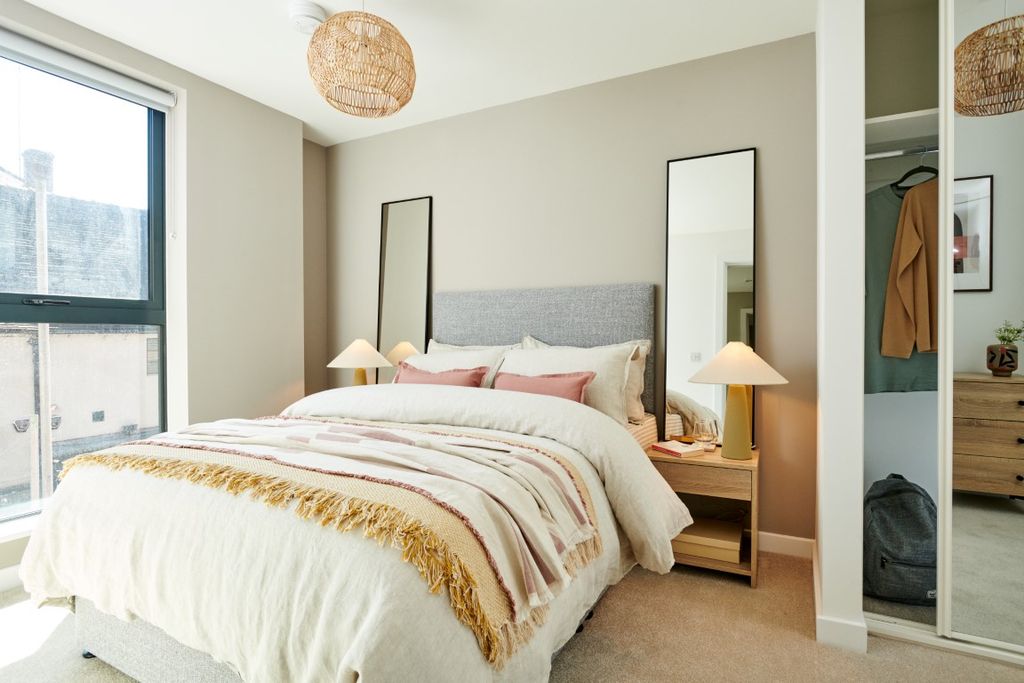 Property photo 3 of 8 Bedroom