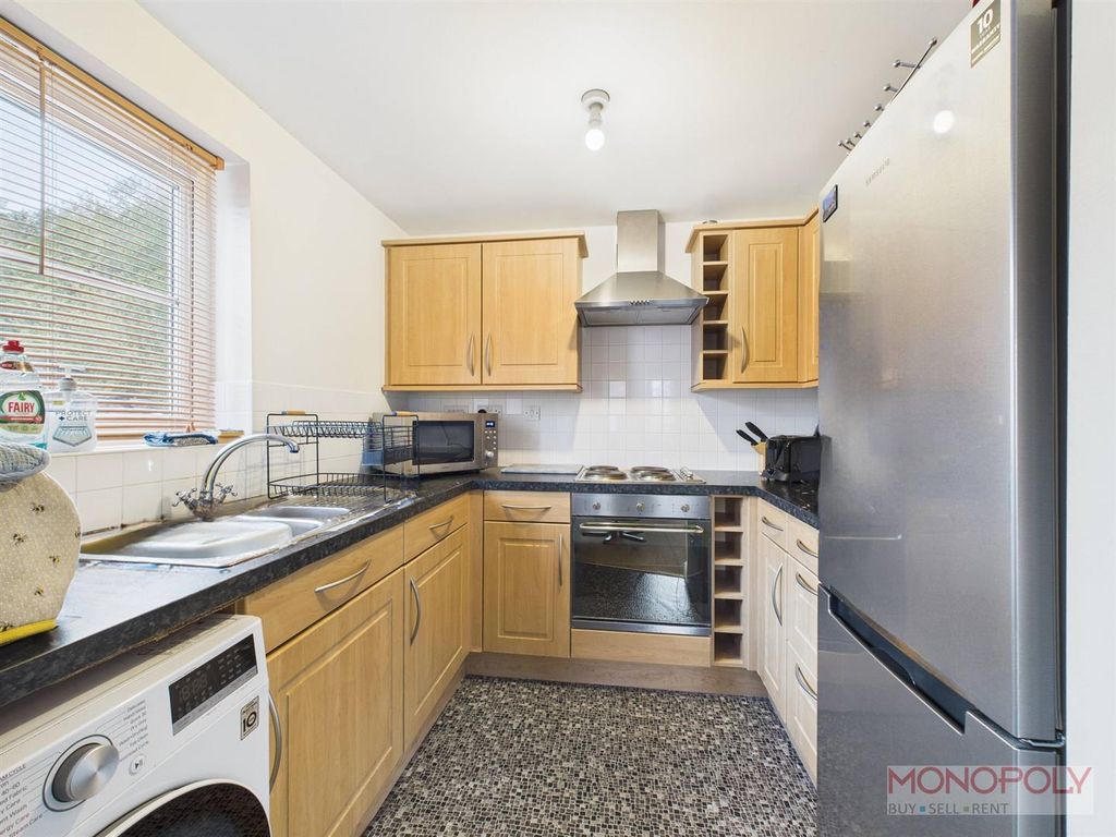 Property photo 2 of 10 Kitchen