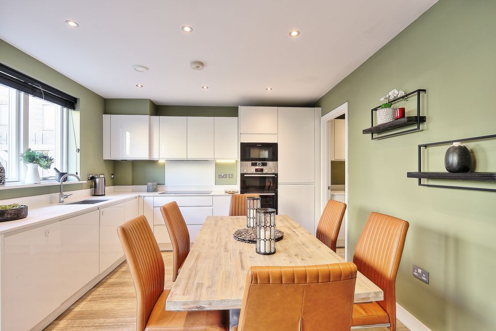 Property photo 3 of 38 6Q