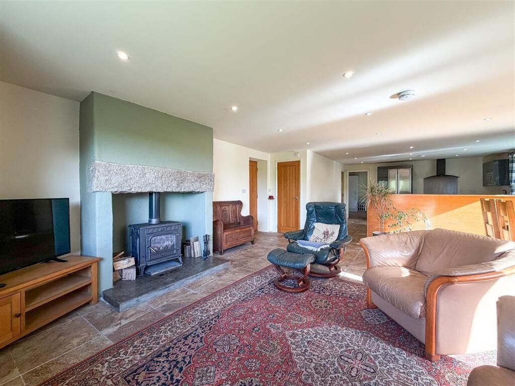 Property photo 2 of 22 4839301