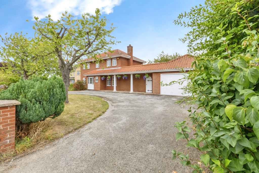 Property photo 3 of 24