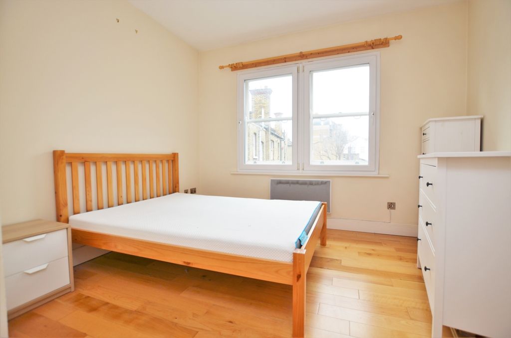 Property photo 3 of 9 Bedroom (1)