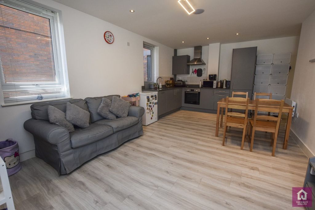 Property photo 3 of 18 Living Room/Kitchen