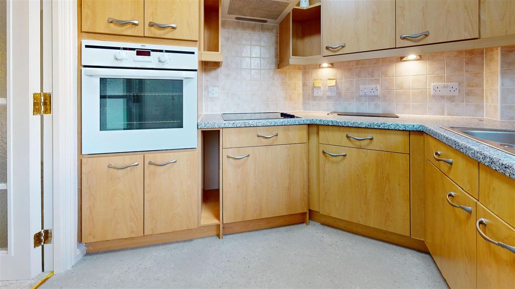 Property photo 3 of 16 Henbury Court -Kitchen