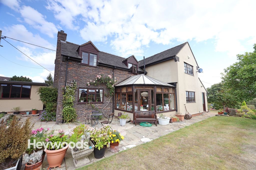 Property photo 3 of 81
