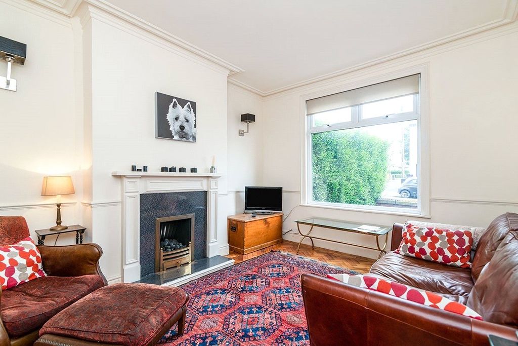 Property photo 2 of 8 Lounge