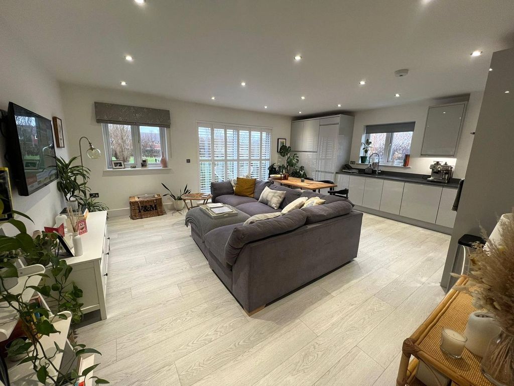 Property photo 3 of 16 Picture No. 23