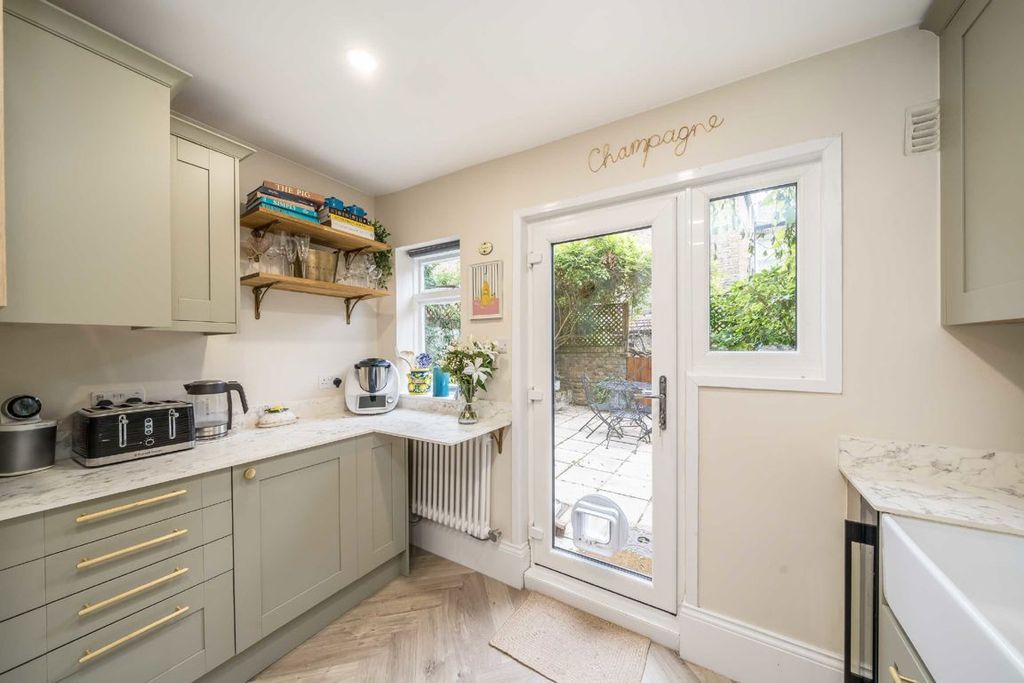 Property photo 3 of 7