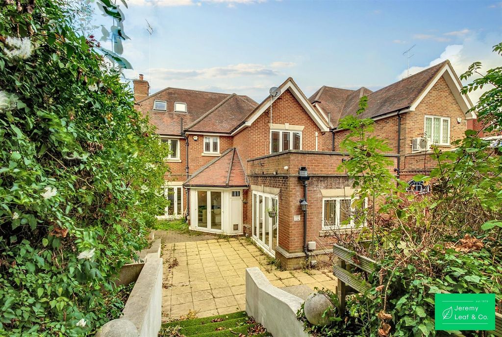 Property photo 1 of 25