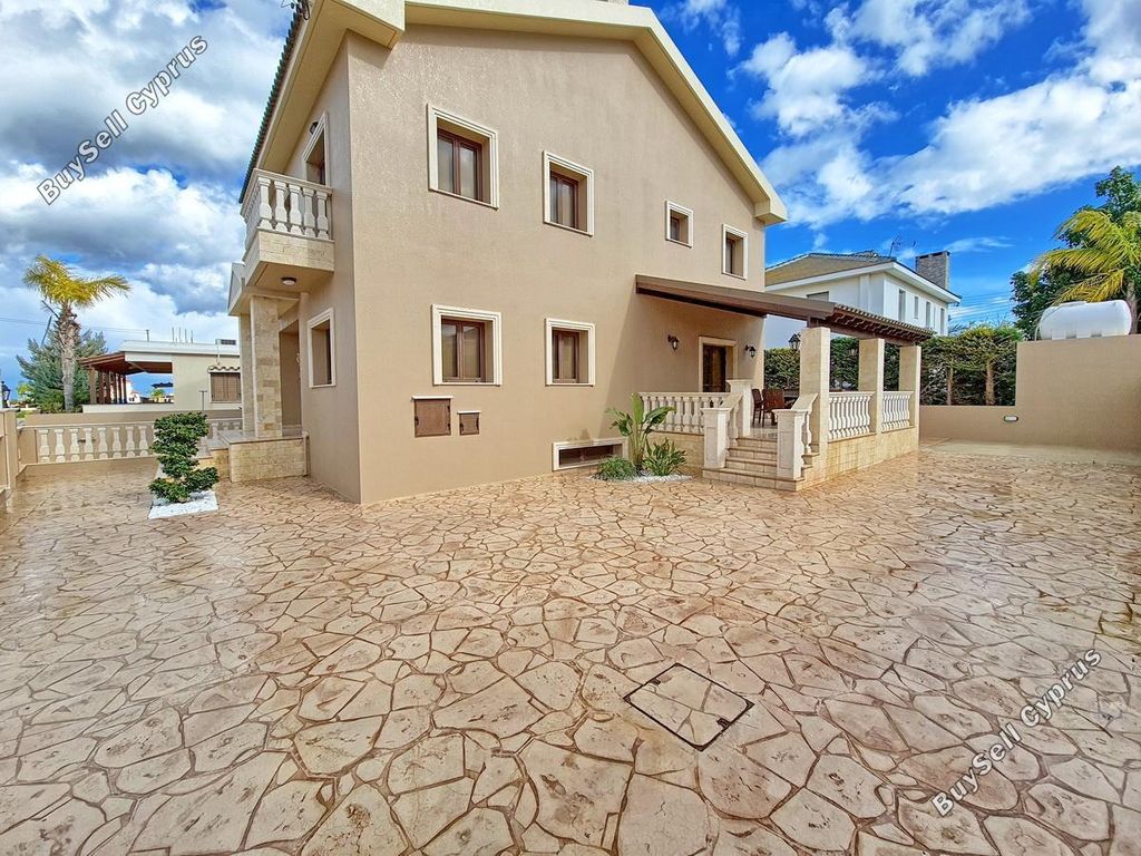 Property photo 2 of 38