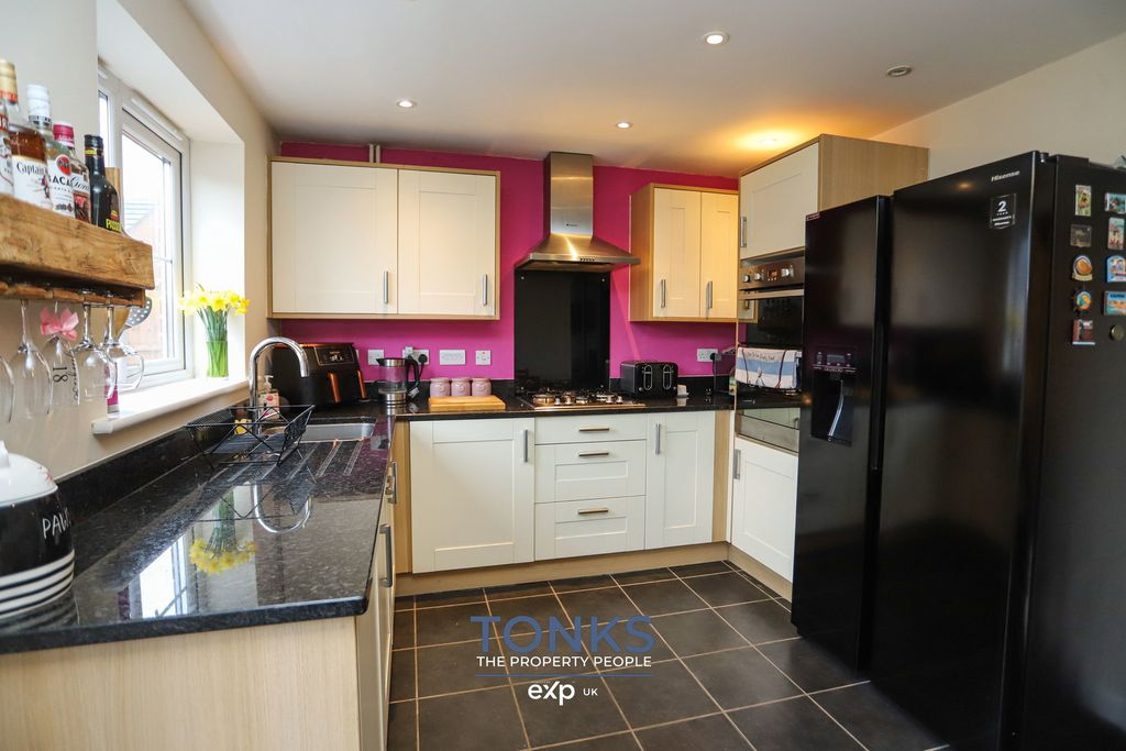 Property photo 2 of 21