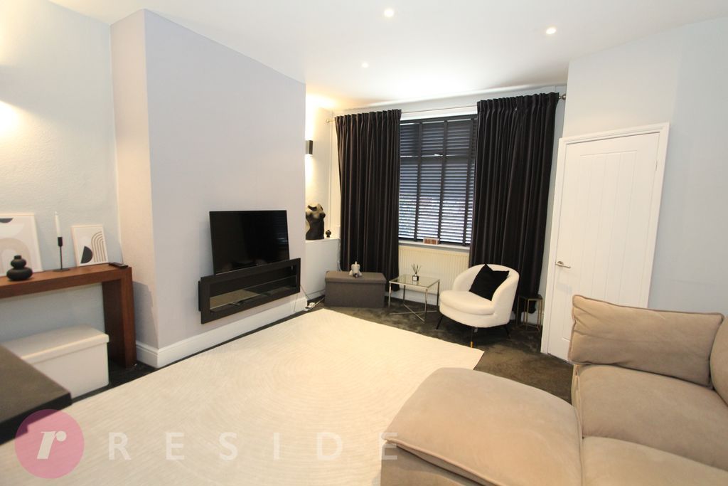 Property photo 2 of 14 Lounge