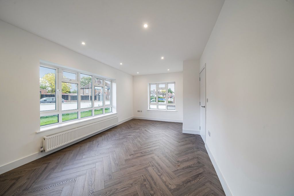 Property photo 2 of 20 1372080-7-68F79A3...