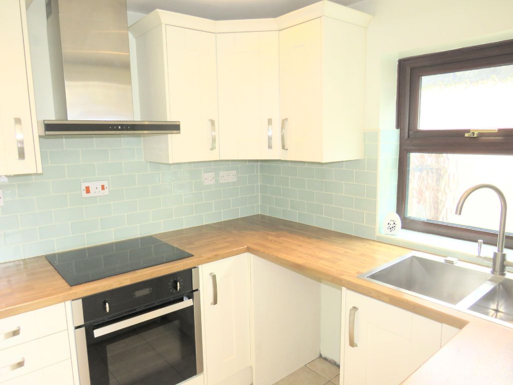 Property photo 2 of 8 Kitchen