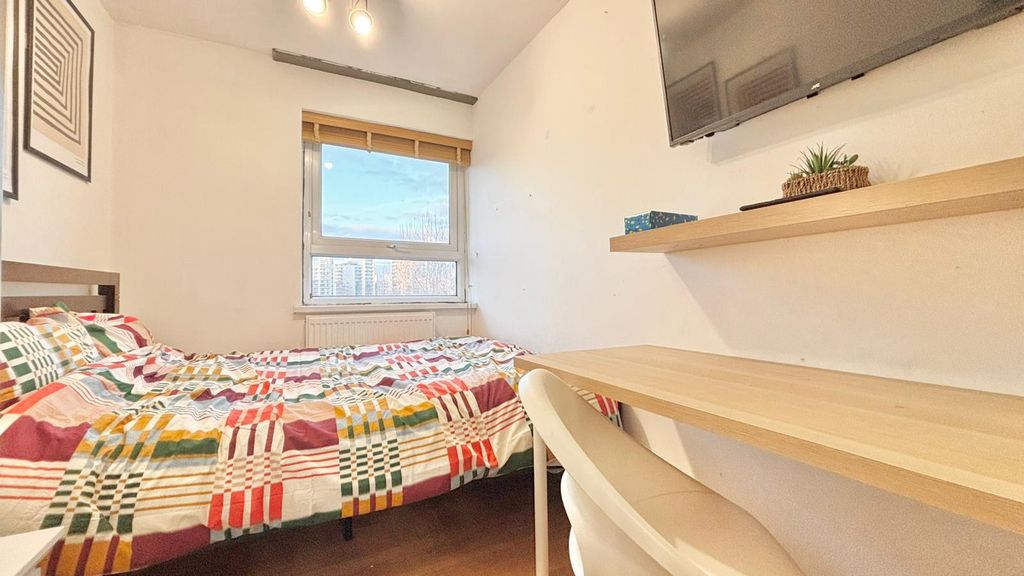 Property photo 1 of 8 Bedroom