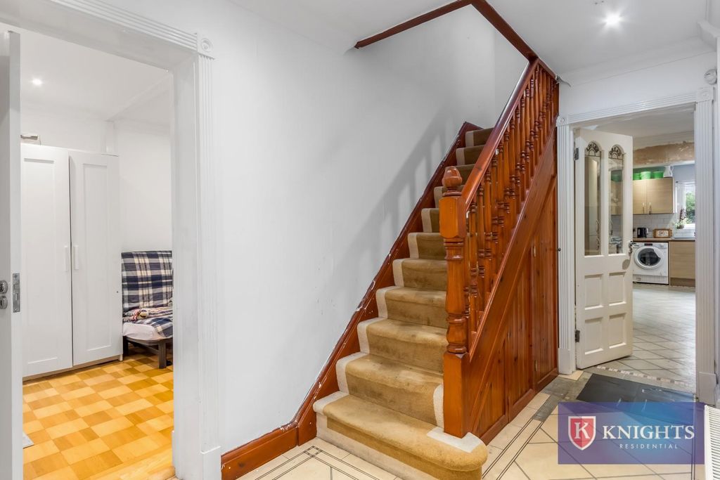 Property photo 2 of 27