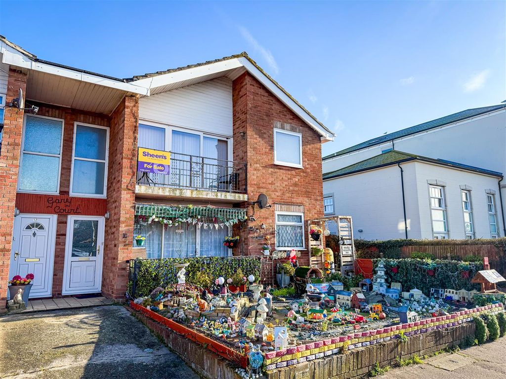 Property photo 1 of 17 Outside -