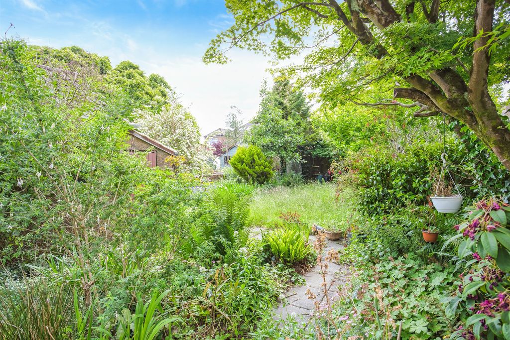 Property photo 2 of 31