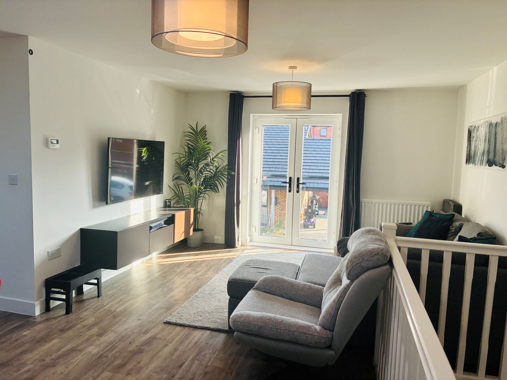 Property photo 2 of 14 Lounge