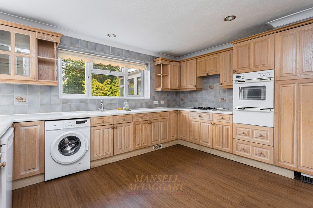 Property photo 2 of 24
