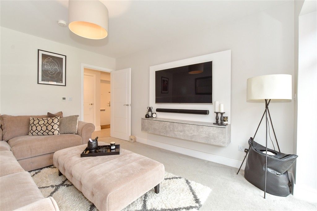 Property photo 2 of 17 Lounge