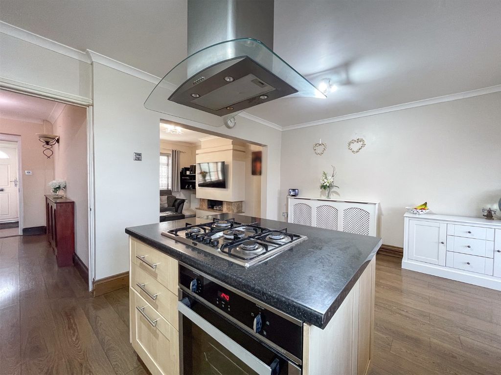 Property photo 2 of 20 3935854