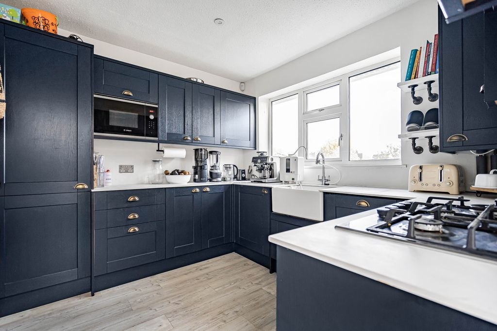 Property photo 3 of 12 Kitchen
