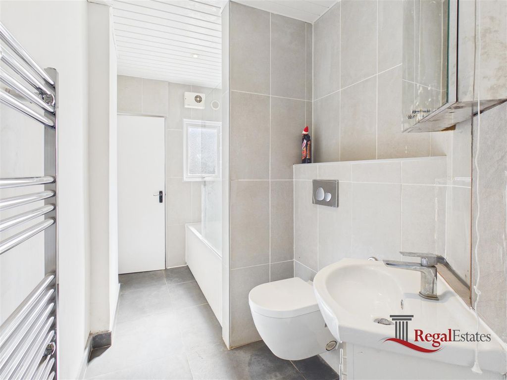 Property photo 2 of 16 Cam02489G0-Pr0281-Still023.Jpg