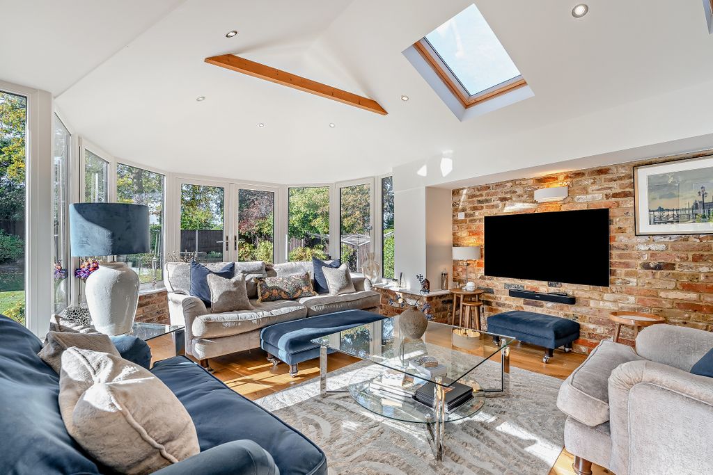 Property photo 2 of 22 Conservatory