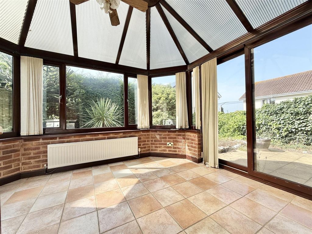 Property photo 3 of 15 Conservatory_.Jpg