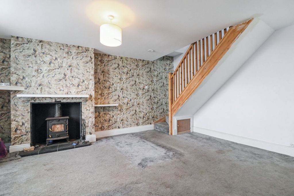 Property photo 2 of 25