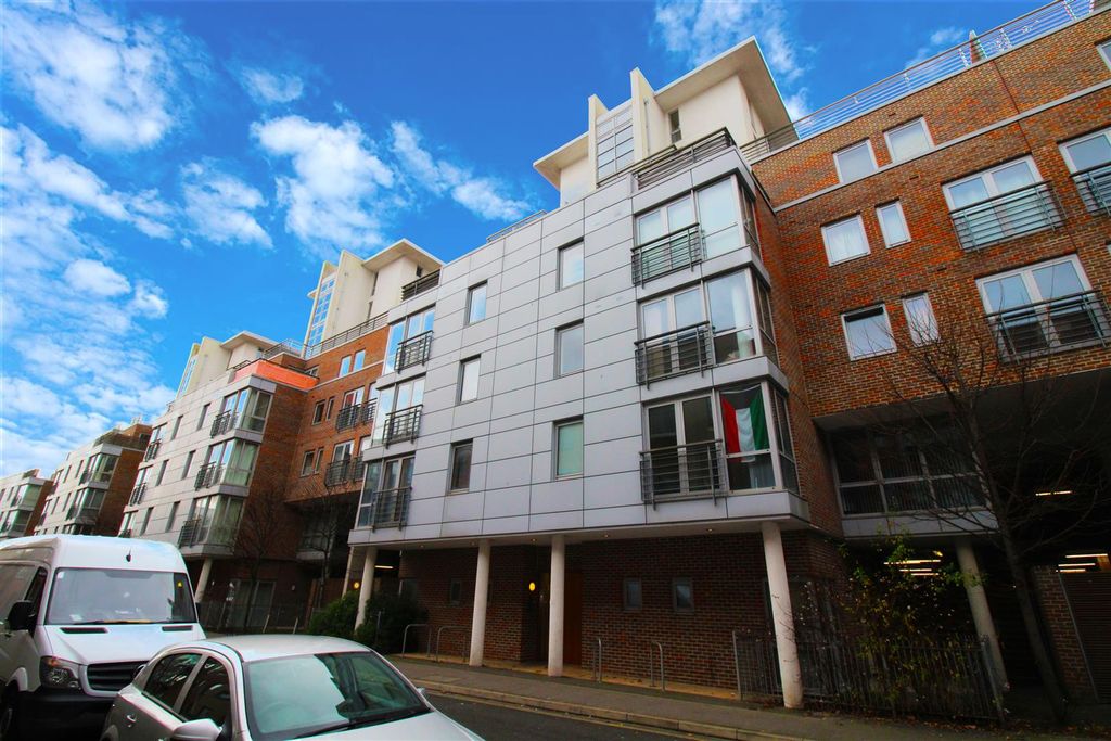 Property photo 1 of 8