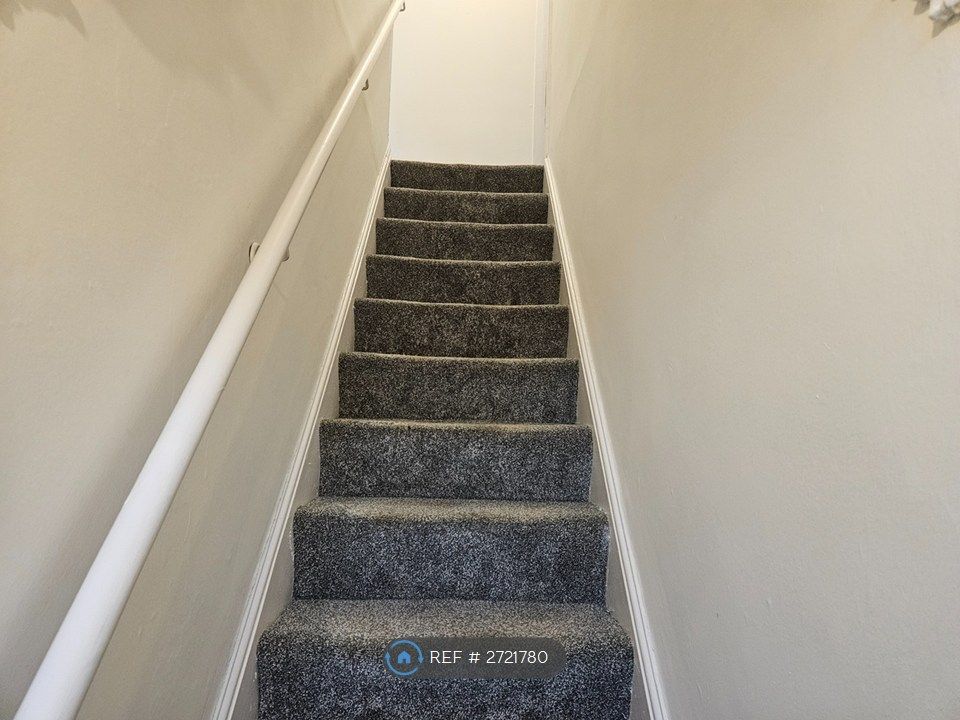 Property photo 3 of 7 Staircase