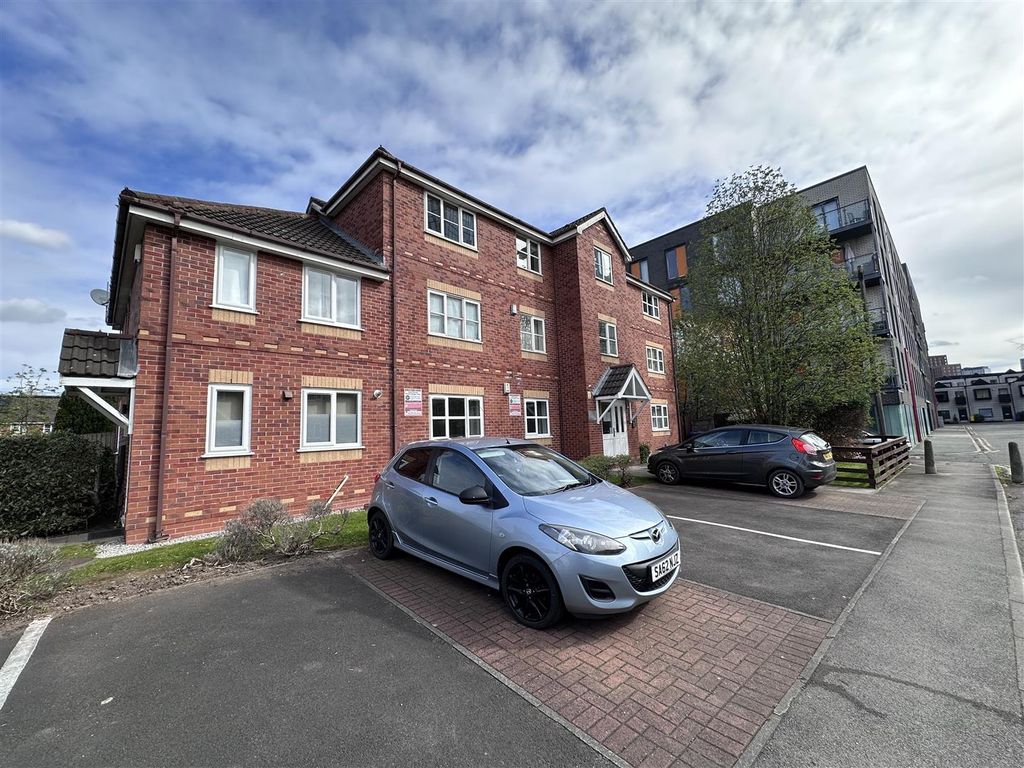 Property photo 3 of 12