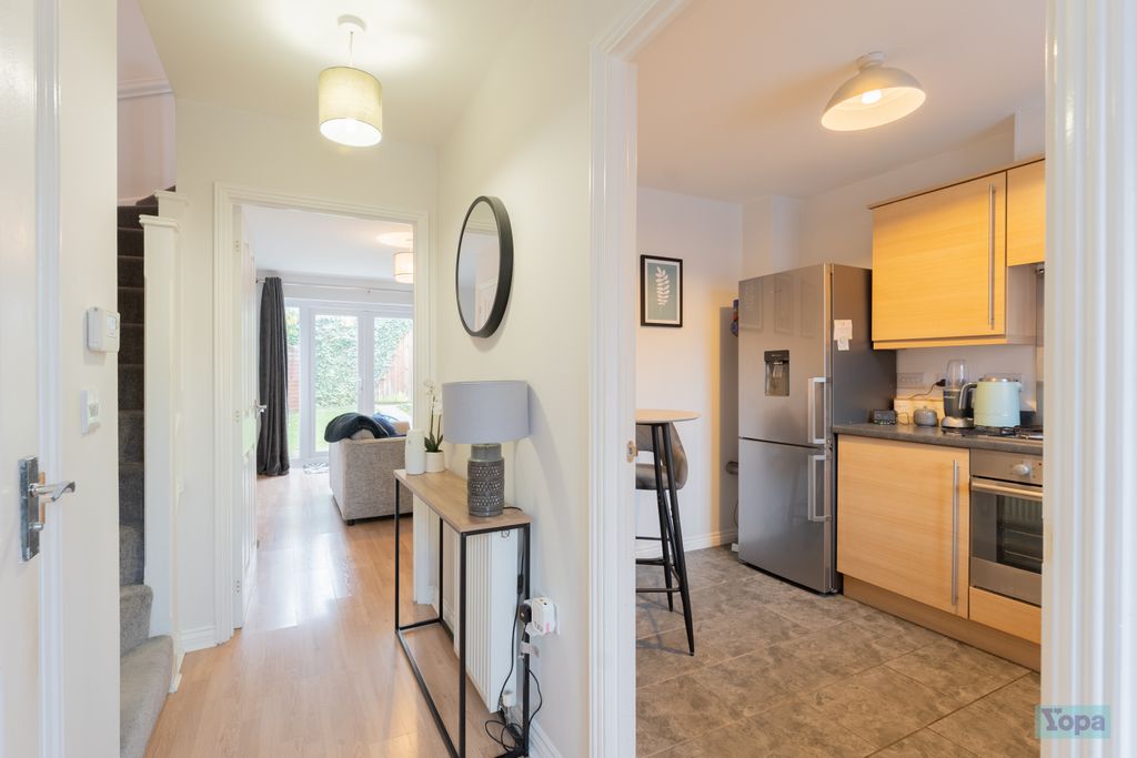 Property photo 2 of 16 Hallway