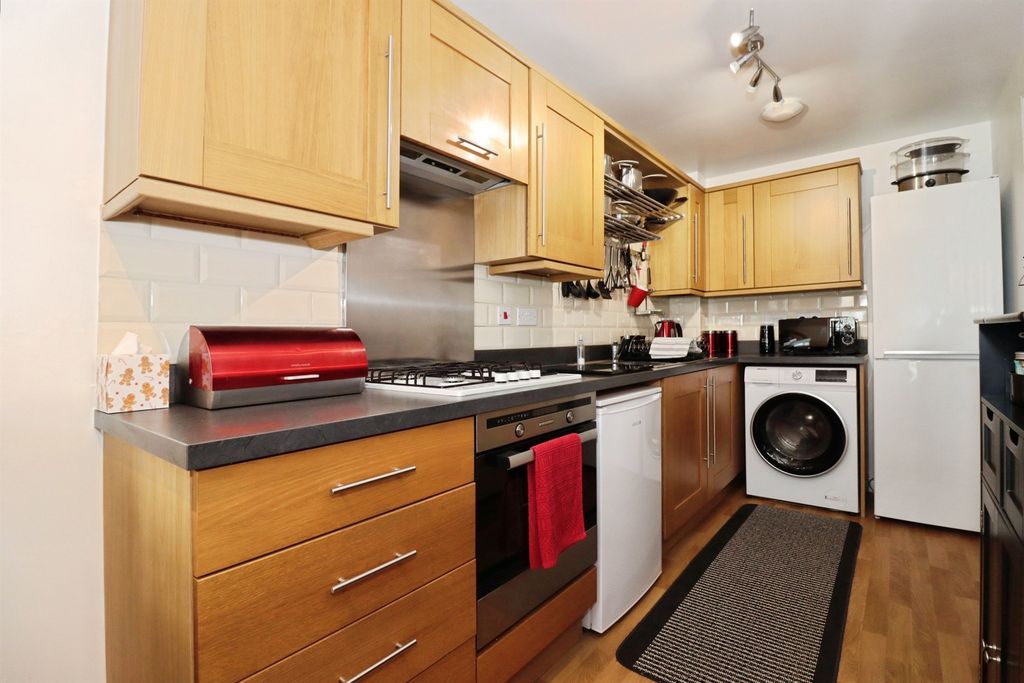 Property photo 3 of 12