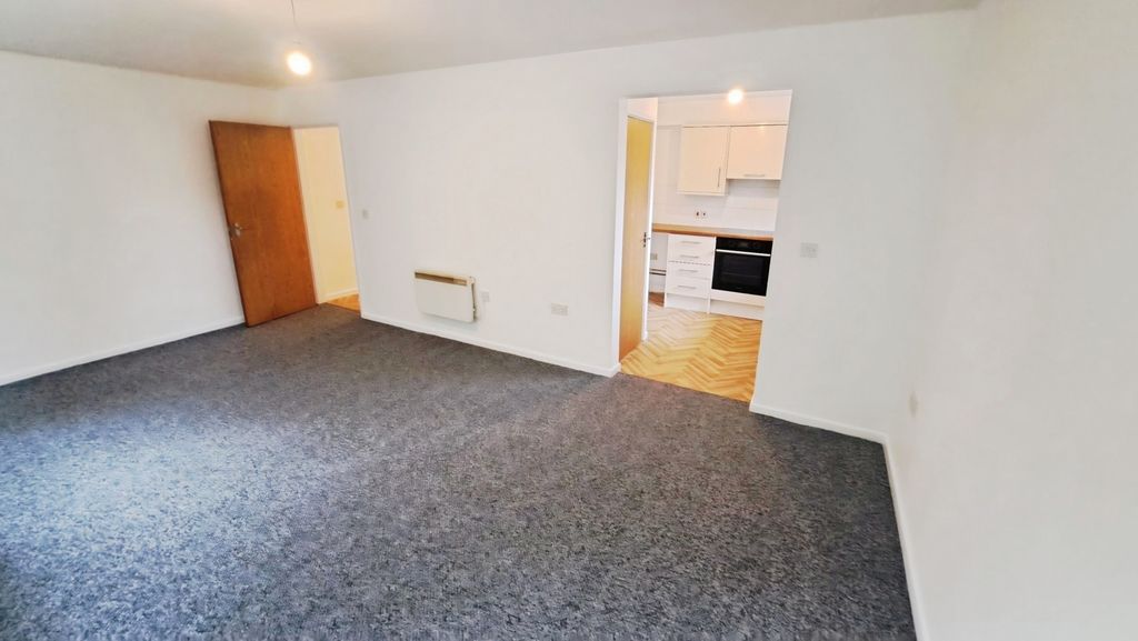 Property photo 3 of 7 Photo 10